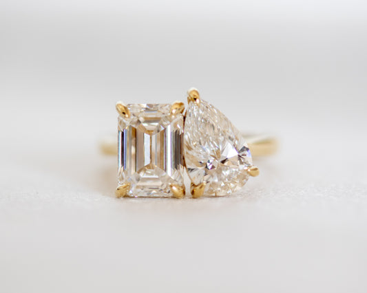 Toi et Moi engagement ring with a 2 ct emerald-cut and 1.3 ct pear-cut diamond in 14K yellow gold, front view