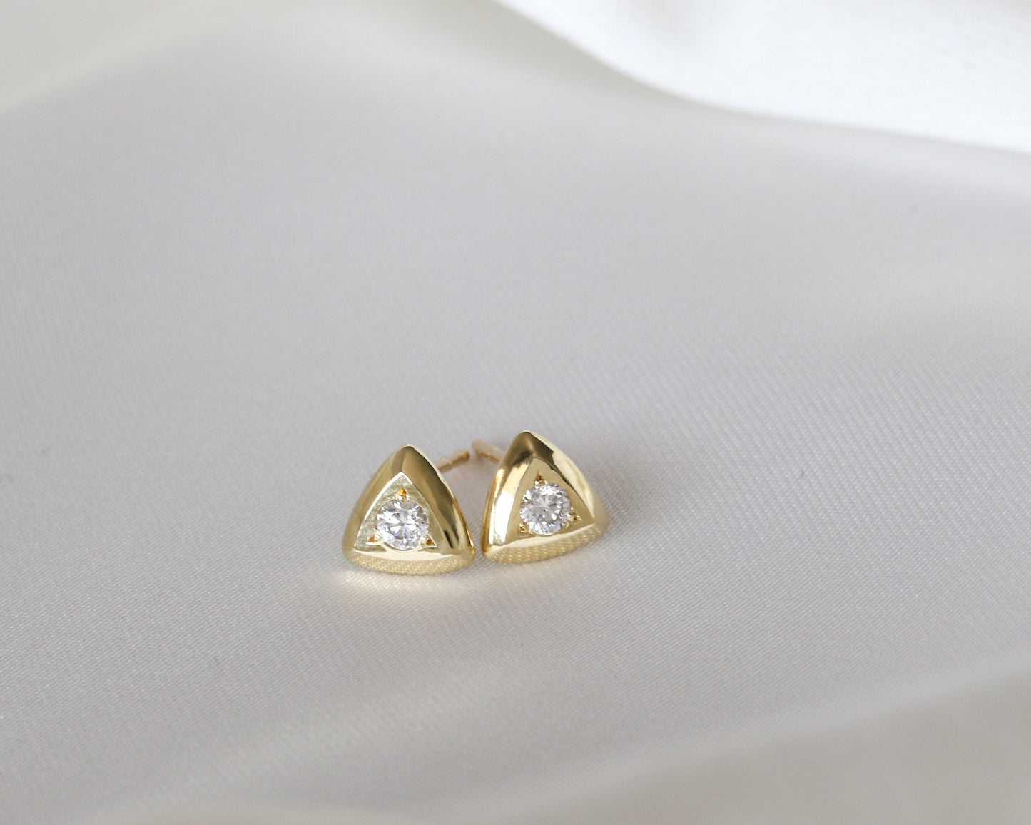 14K gold triangular stud earrings with round diamonds