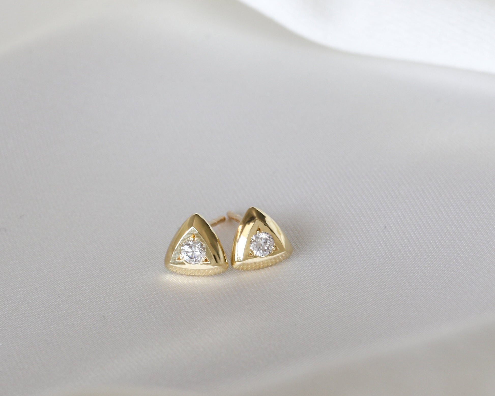 14K gold triangular stud earrings with round diamonds