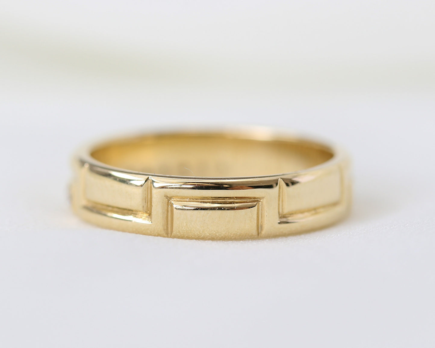 yellow gold diamond ring side view